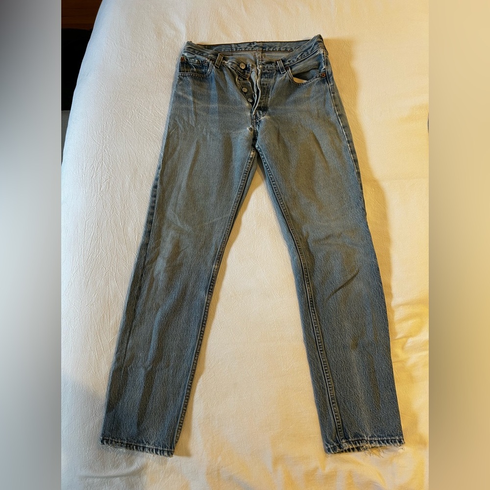 Vintage Levi’s- size 26. My height is 5’8in and they hit my ankles.
